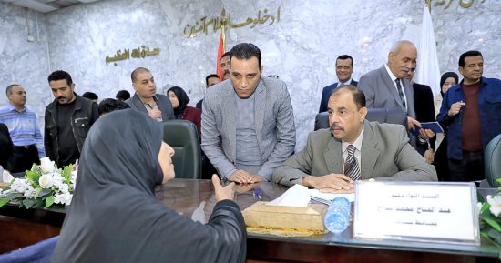 محافظ سوهاج يستمع لمطالب واحتياجات المواطنين فى اللقاء الجماهيرى الأسبوعى