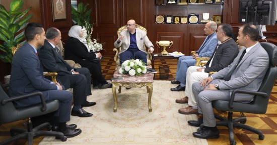 محافظ بنى سويف يناقش مع وفد النقل والصناعة مشروع الميناء الجاف