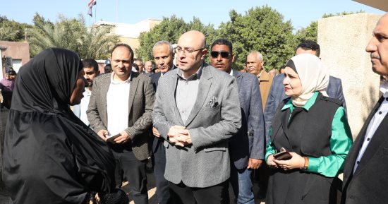 محافظ بنى سويف يتفقد مستوى الخدمات المقدمة بالوحدة الصحية بشريف باشا