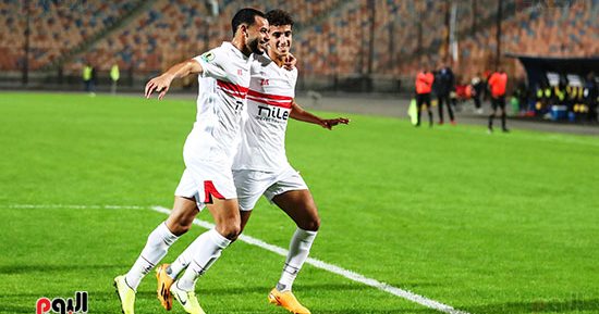 السعيد وماهر ودونجا فى وسط ملعب الزمالك أمام الأهلى بمباراة القمة