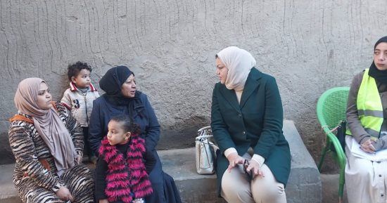 "القومى للمرأة" بسوهاج يستهدف 7500 منزل خلال حملة "حقك تعيشى بأمان"