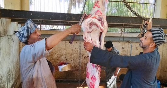 فتح منافذ لبيع السلع بأسعار مخفضة واللحوم البلدية بـ290 جنيها للكيلو بأسيوط