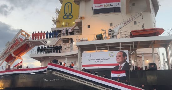 رئيس الوزراء يشهد رفع العلم المصرى على السفينة وادى العريش