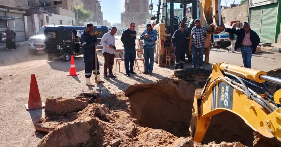إصلاح كسر خط طرد محطة الدماس بأسوان