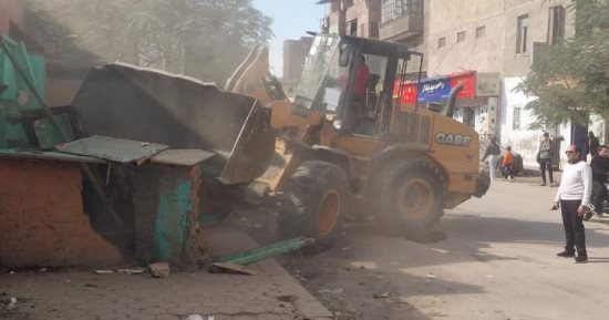 محافظة الجيزة تزيل أكشاكا وفتارين مقامة بالمخالفة بمحيط مستشفى أم المصريين
