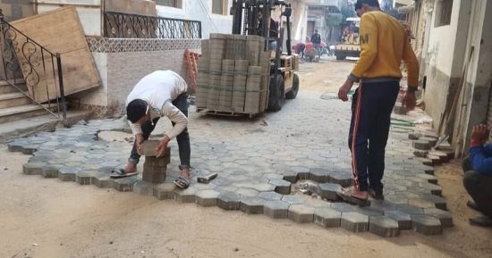 بدء رصف عدد من شوارع مدينة الحوامدية بالإنترلوك لتسهيل حركة المواطنين.. صور
