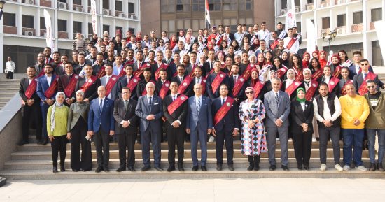رئيس جامعة أسيوط يلتقى اتحاد طلاب جامعة أسيوط بتشكيله الجديد