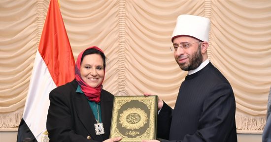 وزير الأوقاف يكرم الدكتورة مها عقل ويشهد مراسم تسليم إدارة مستشفى الدعاة لرئيسه الجديد
