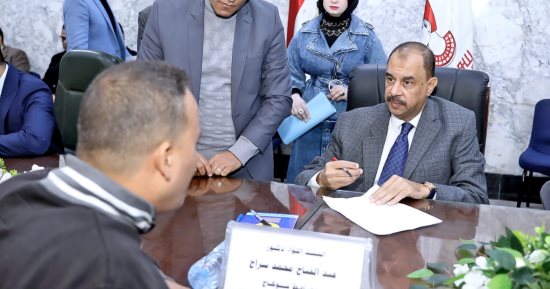 محافظ سوهاج يستمع لمطالب واحتياجات المواطنين فى اللقاء الجماهيرى