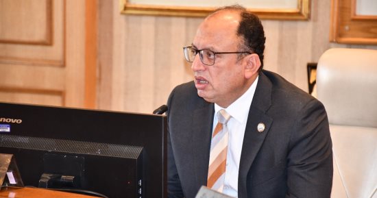 رئيس جامعة حلوان يوجه مجلس الجامعة بالانضباط فى العملية التعليمية 