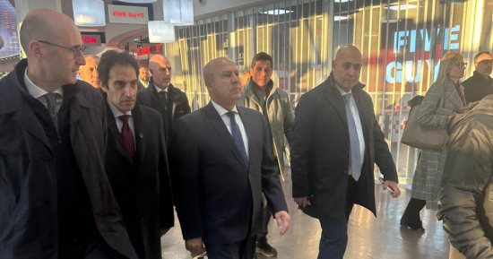 كامل الوزير يلتقى مسئولى 7 شركات إيطالية لتوطين صناعة النقل 
