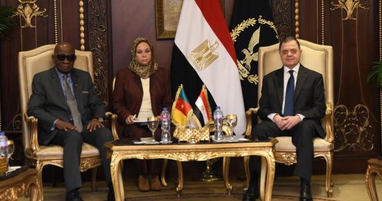 وزير الداخلية يستقبل المندوب العام للأمن الوطنى بالكاميرون