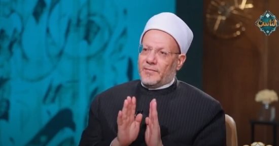 حكم بلع البلغم والقيء على الصيام.. شوقى علام يحسم الجدل بقناة الناس