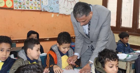 مدير تعليم الجيزة يحيل مدير مدرسة للشؤون القانونية لتدنى مستوى النظافة