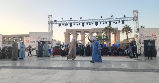 شاهد حلقات التحطيب الصعيدى فى مهرجان الأقصر القومى