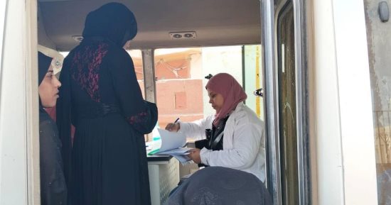 الكشف الطبى على 150 حالة ضمن القافلة الطبية بقرية الحمراوين شمال القصير