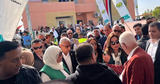 وزيرتا التنمية المحلية والتضامن تتفقدان قافلة طبية مجانية بشمال سيناء.. صور
