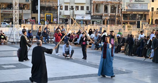 لاعبو التحطيب وفرق الفنون الشعبية وسحر الفلكلور في ساحة أبو الحجاج الأقصرى