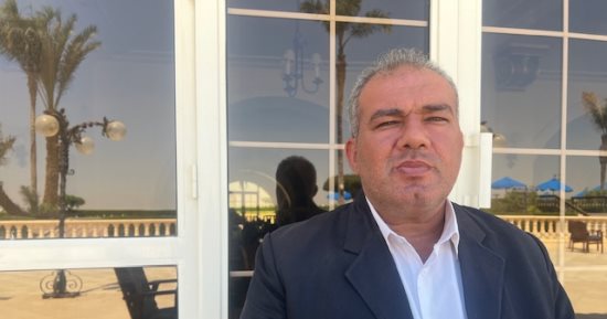 حلول اقتصادية وصديقة للبيئة.. أحمد أبو الشيخ يتمكن من القضاء على مشكلة تلوث الترع بورد النيل.. يستخدم المخلفات وأشجار الموز في صناعة العديد من المنتجات.. وينفذ برنامج تدريبي بالمحافظات بالتعاون مع الرى