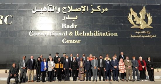 مركز الإصلاح والتأهيل ببدر.. عندما تتحول القضبان إلى جسور من الأمل.. قصص تُروى بين الأسوار وألحان تنبض بالحياة.. حقوقيون يشيدون بالمزج بين فلسفة العقاب ورؤية المستقبل.. ويؤكدون: يضىء درب الإنسانية