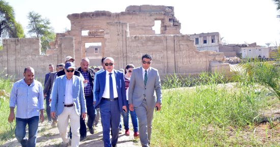 محافظ الأقصر يتفقد منطقة معابد الطود والمدامود ويعلن دخول الصرف مايو المقبل.. صور