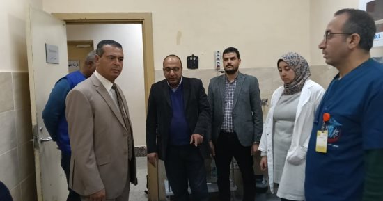مدير الطب الوقائى يتفقد سير العمل بالحجر الصحى فى مطار سوهاج الدولى