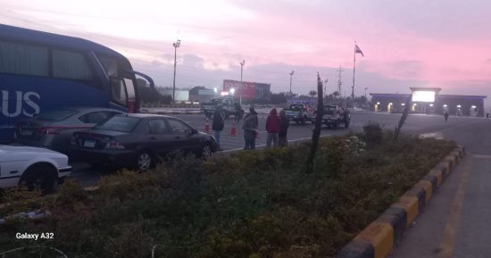 غلق طريق "القاهرة - العين السخنة" بسبب الشبورة.. صور