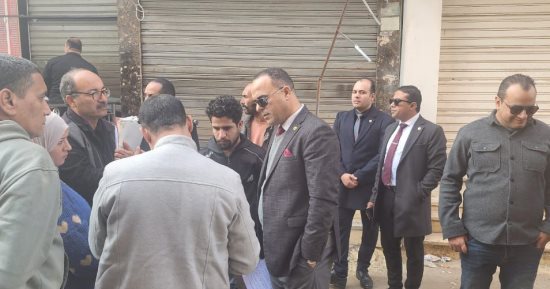 تندة محل خرسانية تتسبب فى وفاة شخص وطفل 10 سنوات بالإسماعيلية.. النيابة الإدارية تعاين موقع انهيار التندة على المواطنين.. وتكلف بمراجعة كافة الإشغالات.. وغلق المحل بعد التأكد من عدم حصوله على تراخيص
