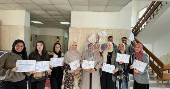 نائب رئيس جامعة المنوفية يُكرم طلاب الإعلام لتغطيتهم المتميزة لمؤتمر خدمة المجتمع