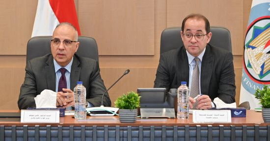 وزيرا الرى والمالية يبحثان تعزيز الاعتمادات المالية لتطهير الترع والمصارف