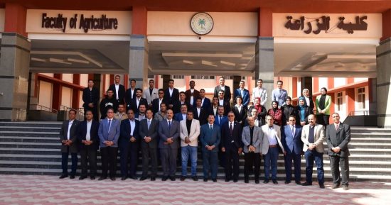 رئيس جامعة الوادى الجديد يجتمع بمجلس اتحاد الطلاب بعد اعتماد تشكيله 