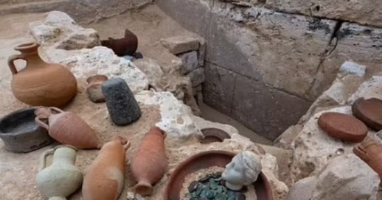 زاهى حواس عن احتمالية وجود مقبرة كليوباترا بمعبد تابوزيريس ماجنا: مستحيل