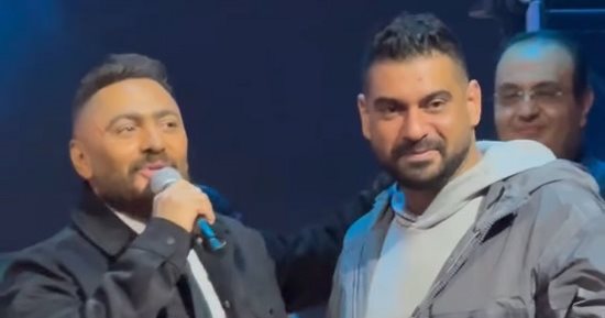 "بنت الإيه" تجمع بين تامر حسني وآدم خلال حفلهما بالكويت.. صور