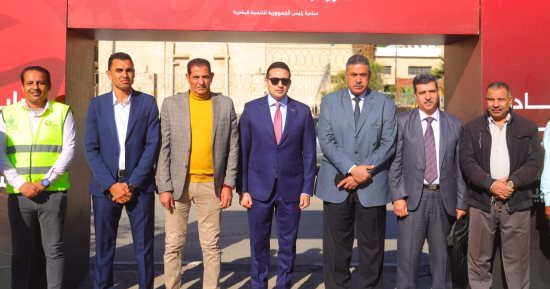 توزيع بطاطين ومواد غذائية وخضراوات طازجة على الأسر الأولى بالرعاية بالفيوم