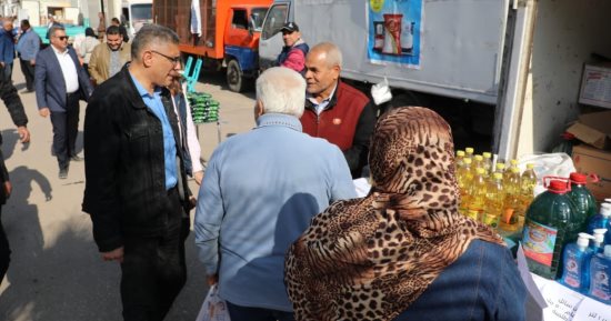 محافظ الجيزة لزائرى سوق اليوم الواحد: جايين نخدمكم ونرفع الأعباء عن كاهلكم