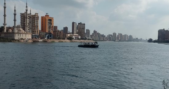 المراكب تزين مياه نهر النيل فى الغربية.. يستخدمها الأهالى للتنقل بين المحافظة والدقهلية مع فسحة نيلية قصيرة.. تكلفة الفرد جنيهين فقط.. تخضع لرقابة هيئة النقل النهري وتتمتع بكافة وسائل الأمان.. صور