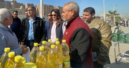 محافظ الجيزة يتفقد انتظام عمل سوق اليوم الواحد بشارع مترو الساقية بالعمرانية