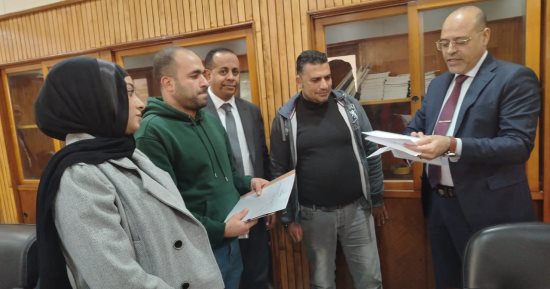وزير العمل يُسلم عقود عمل جديدة لذوى همم بمحافظة القاهرة