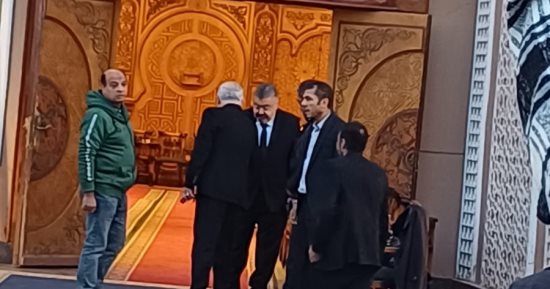 بدء عزاء نبيل الحلفاوى بمسجد الشرطة وأشرف زكى أول الحضور.. صور