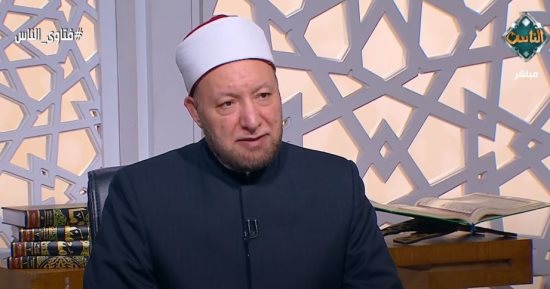 هل على الزوجة طاعة زوجها إذا منعها من زيارة أهلها؟.. أمين الفتوى يجيب