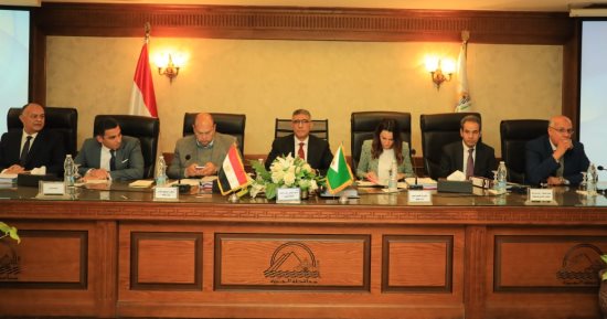 محافظ الجيزة لرؤساء الأحياء والمراكز: رضاء المواطن أولوية
