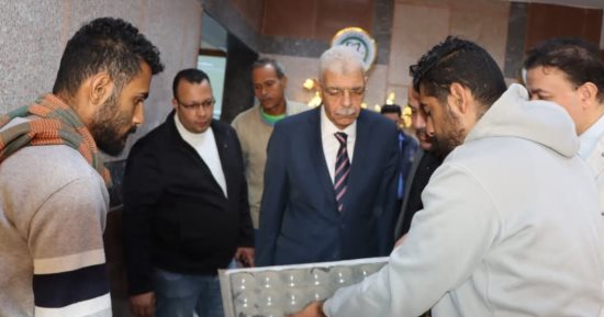 رئيس جامعة المنوفية يتفقد العيادات الخارجية بكلية طب الأسنان