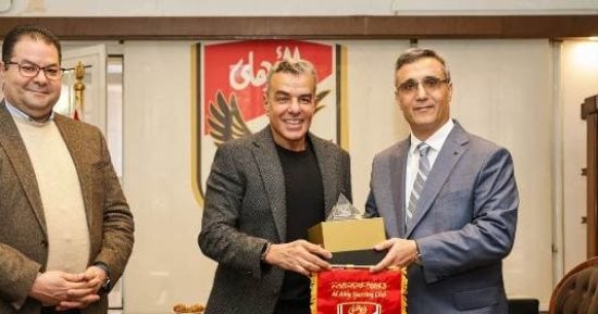 الأهلي يستقبل السفير الجزائري بالقاهرة قبل مباراة شباب بلوزداد