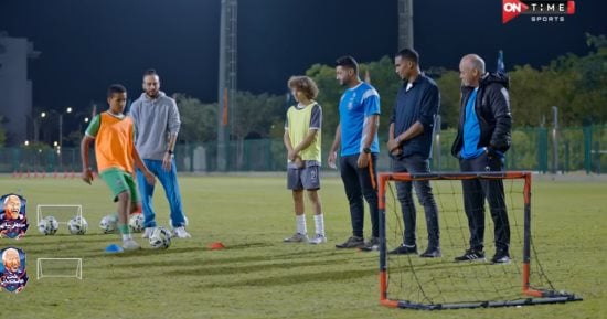 تحدٍ مثير بين فريقى محمد صلاح وعبد الفضيل بمشاركة الجزيرى.. فيديو