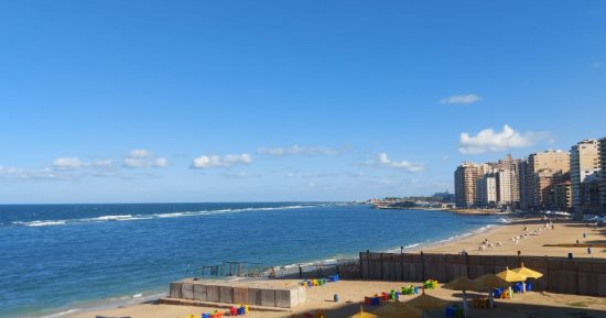 آخر نوات الخريف.. أجواء باردة بالإسكندرية بعد ليلة من الأمطار الرعدية بالتزامن مع نوة الفيضة الصغرى.. انخفاض درجات الحرارة والصغرى 11 درجة.. رفع حالة الطوارئ وتصريف مياه الأمطار لتيسير حركة المرور .. فيديو وصور