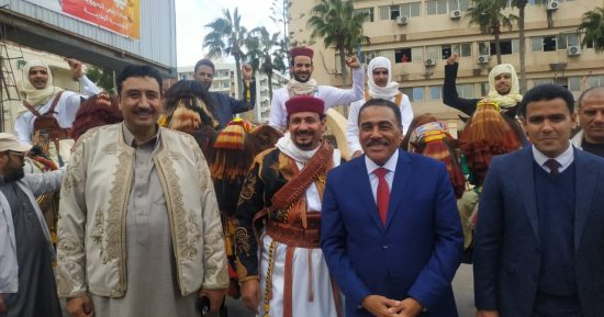 العيد القومى لمطروح.. كثير من الإنجازات والأفراح المستمرة.. افتتاح مدارس ومشروعات جديدة.. وتنظيم حفل زفاف جماعى لـ34 عريسا وعروسة.. وفريق فرسان المحافظة يقدم عروضا للخيول بالزى البدوى التراثى.. صور