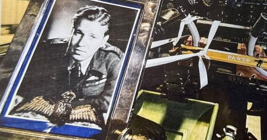 بيع مقتنيات جاي جيبسون بطل Dambusters في الحرب العالمية الثانية بمزاد علني