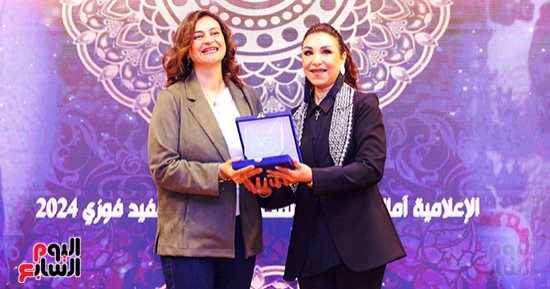 حفل توزيع جوائز آمال العمدة ومفيد فوزى.. اليوم السابع وعلا الشافعى يفوزان
