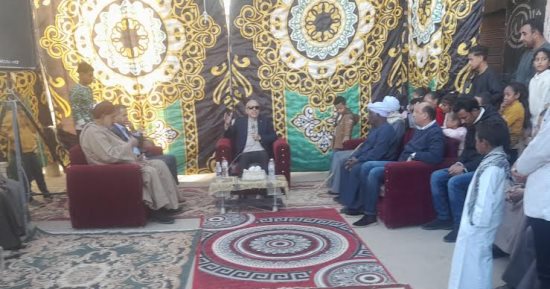 محافظ الأقصر يعقد لقاء جماهيريا مع عدد من أهالى منشأة العمارى