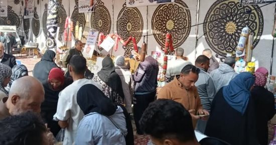 إقبال على سوق اليوم الواحد بمنطقة الصيادين فى الزقازيق واللحمة بـ270 جنيها.. فيديو وصور